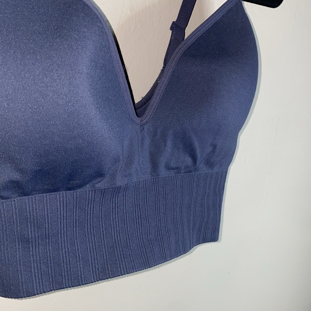 🐛Athleta Navy blue workout sports top/ bra! - Picture 3 of 6